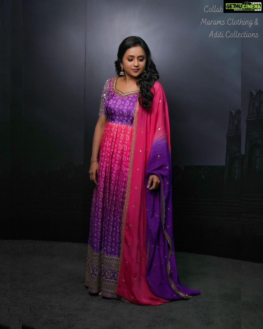 Suma Kanakala Instagram - ππ Styled by @emraanartistry Collaboration with Outfit @maramsclothing_official Jewellery @aditi_collection Makeup @madhu_derangula Hair @malla_reddy_hairstylist Photography @valmikiramuphotography #sumakanakala #anchorsuma #anchorsumakanakala #suma #saturday
