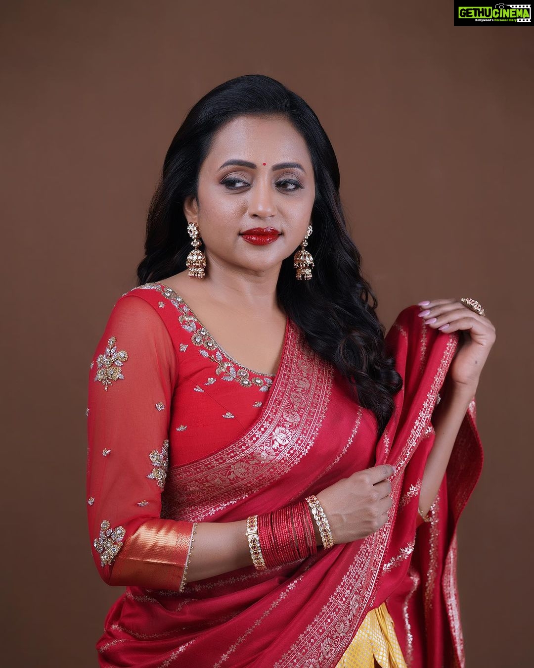Suma Kanakala Instagram - ❤️ Styled by @officialanahita Style Team @pranathivarma.k Collaboration with Lehanga @archithanarayanamofficial Dupatta @diva_designer_studio_ Jewellery @adornablesbysonalimehra Makeup & Nails @emraanartistry Hair @malla_reddy_hairstylist Photography @valmikiramuphotography #suma #sumakanakala #anchorsuma #anchorsumakanakala #sumaadda #throwback #thursday