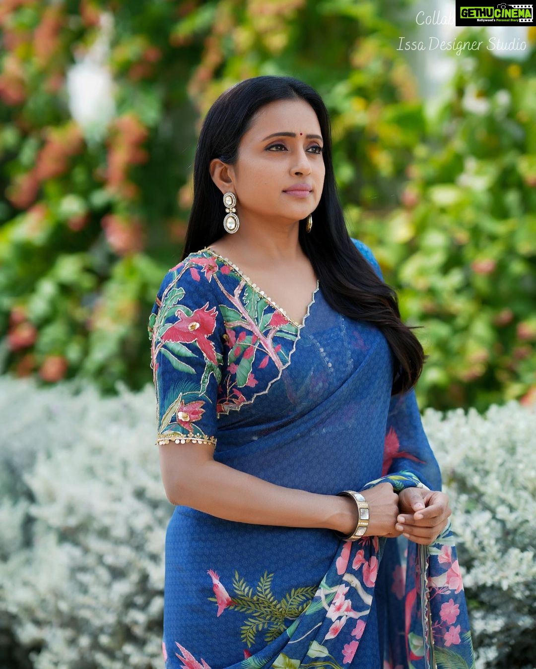Suma Kanakala Instagram - π Styled by @officialanahita Collaboration with Outfit @issadesignerstudio Makeup @madhu_derangula Hair @malla_reddy_hairstylist Photography @valmikiramuphotography #sumakanakala #suma #anchorsumakanakala #anchorsuma #sumaadda