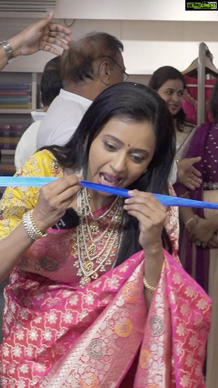 Suma Kanakala Instagram - Sushmi Signatures (@sushmisignatures) Kokapet has a wide range of beautiful Kanchi, Paithani, Banarasi and Exclusive Fusion Sarees. They also have beautiful collections of Handworked Designer Sarees, Bridal Sarees, Lehangas, Long frocks, Kids wear, and Mens wear. They also do customised family outfits and couple outfits for all your occasions. Watch Full video on my YouTube channel 'Suma'. #suma #sumakanakala #anchorsuma #sumayoutube #anchorsumakanakala #designerwear #sushmisignatures