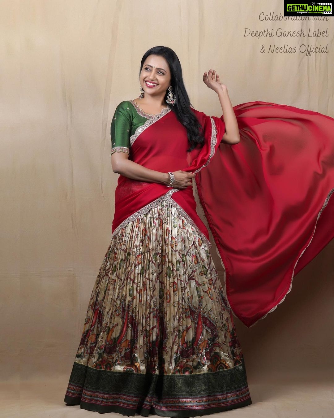 Suma Kanakala Instagram - ❤️ Styled by @shravyavarma Assisted by @ushacherukuri_ Collaboration with Outfit @deepthiganeshlabel Jewellery @neelias_official Makeup @madhu_derangula Hair @chinnisrinu_stylist Photography @valmikiramuphotography #sumakanakala #sima #anchorsuma #anchorsumakanakala #sumaadda