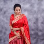 Suma Kanakala Instagram - ❤️ Styled by @shravyavarma Assisted by @ushacherukuri_ Collaboration with Outfit @lathadeeks Jewellery @neelias_official Makeup @emraanartistry Hair @bridalstudionoor Photography @tashi_picturesque #sumakanakala #anchorsuma #suma #anchorsumakanakala #sumaadda