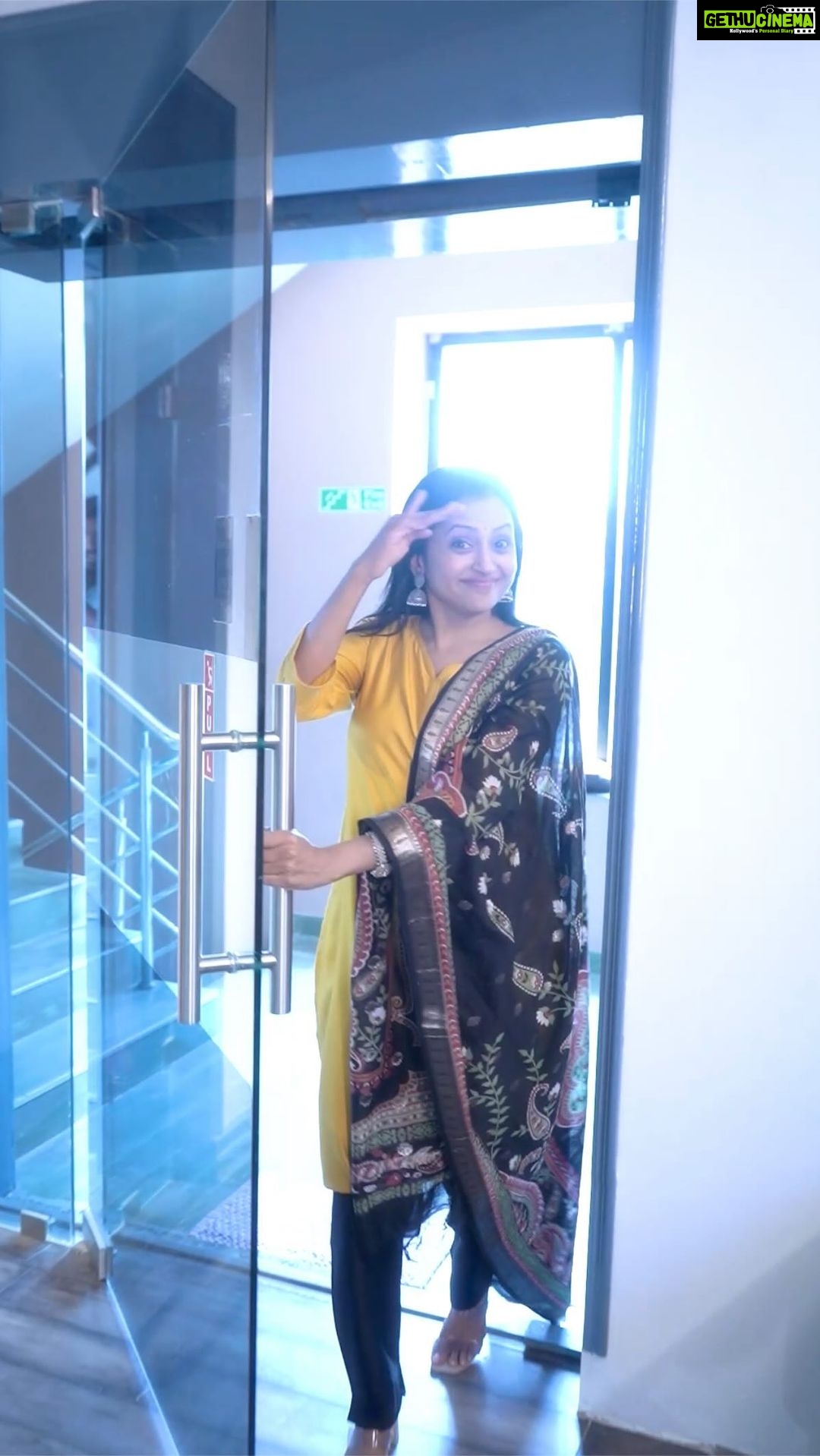 Suma Kanakala Instagram - #Ad I came across several women who are insecure of having excess facial hair and body hair which lowers their self confidence. Do what you feel boosts your confidence but with hassle free experience. So here I came across an unwanted hair removal treatment, a combination of LASER+ELECTROLYSIS which is a permanent hair removal technique at RAHA Derma Clinic & Salon My experience has been amazing so far. Call 9492289911 to get in touch with them. #sumakanakala #suma #anchorsuma