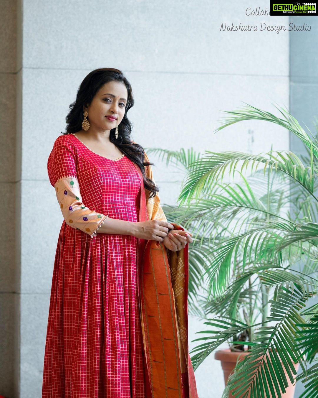 Suma Kanakala Instagram - What plans for the weekend? ❤️ Collaboration with @nakshatradesignstudio Hair @malla_reddy_hairstylist Photography @valmikiramuphotography #sumakanakala #suma #anchorsuma #anchorsumakanakala #friyay #friday