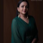 Suma Kanakala Instagram – 🌱

Styled by @officialanahita 

Collaboration with 
Outfit @prashantikumarlabel 
Jewellery @accessoriesbyanandita 

Makeup @madhu_derangula 
Hair @mahesh_ravulapalli 

Photography @valmikiramuphotography 

#sumakanakala #suma #anchorsuma #anchorsumakanakala #annimanchisakunamule #tuesday