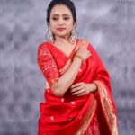 Suma Kanakala Instagram - ❤️ Styled by @shravyavarma Assisted by @ushacherukuri_ Collaboration with Outfit @lathadeeks Jewellery @neelias_official Makeup @emraanartistry Hair @bridalstudionoor Photography @tashi_picturesque #sumakanakala #anchorsuma #suma #anchorsumakanakala #sumaadda
