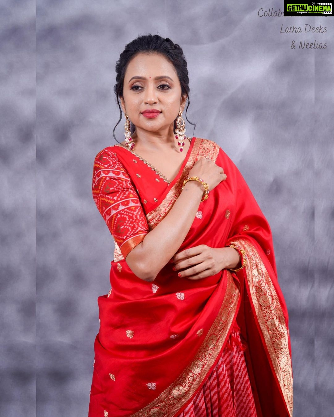 Suma Kanakala Instagram - ❤️ Styled by @shravyavarma Assisted by @ushacherukuri_ Collaboration with Outfit @lathadeeks Jewellery @neelias_official Makeup @emraanartistry Hair @bridalstudionoor Photography @tashi_picturesque #sumakanakala #anchorsuma #suma #anchorsumakanakala #sumaadda