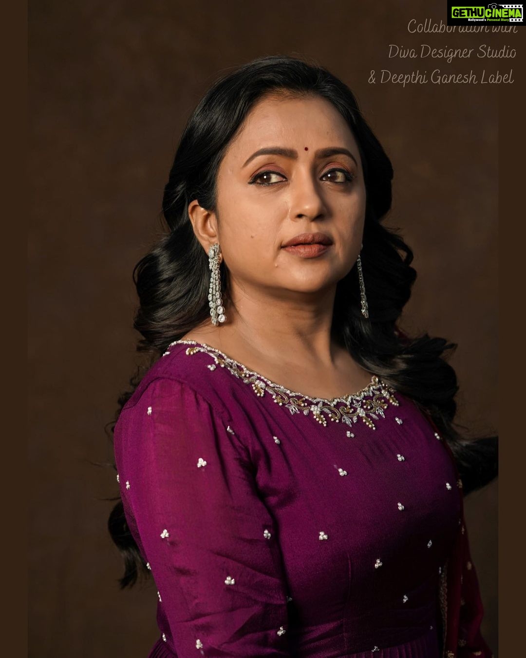 Suma Kanakala Instagram - π Styled by @shravyavarma Assisted by @ushacherukuri_ Collaboration with Outfit @diva_designer_studio_ Jewellery @deepthiganeshlabel Makeup @madhu_derangula Hair @malla_reddy_hairstylist Photography @_anupphotography Edit @srikanth_44 #sumakanakala #suma #anchorsuma #anchorsumakanakala #throwback #wednesday
