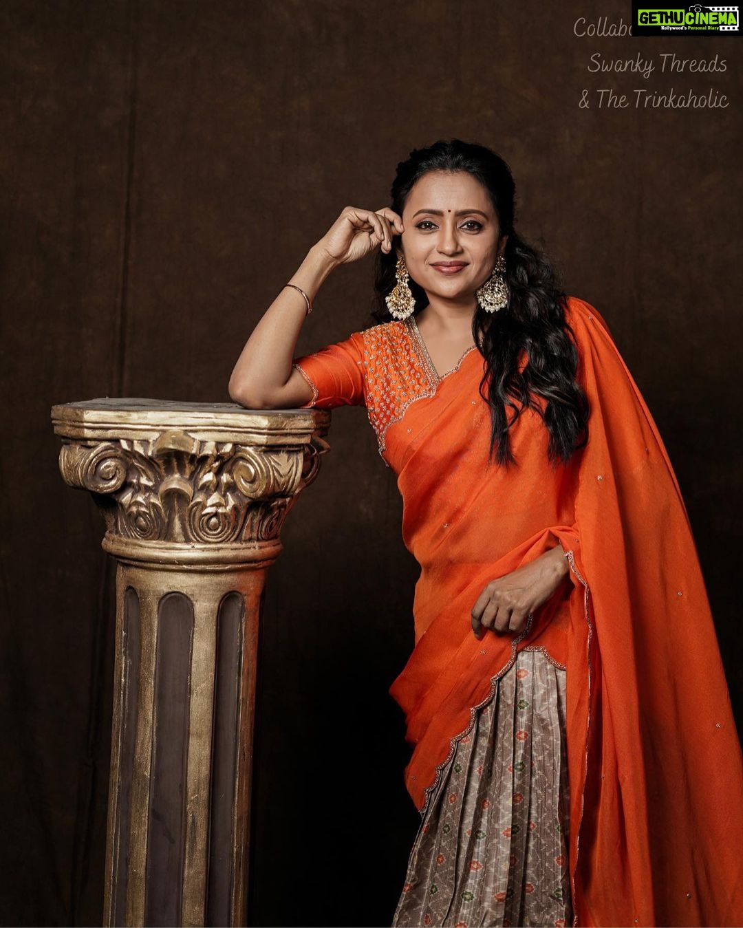 Suma Kanakala Instagram - 🧡 Styled by @shravyavarma Assisted by @ushacherukuri_ Collaboration with Outfit @swanky_threads Jewellery @thetrinkaholic Makeup @madhu_derangula Hair @koduruamarnath Photography @_anupphotography Edit @srikanth_44 #sumakanakala #suma #anchorsuma #anchorsumakanakala #sumaadda #saturday