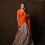 Suma Kanakala Instagram - 🧡 Styled by @shravyavarma Assisted by @ushacherukuri_ Collaboration with Outfit @swanky_threads Jewellery @thetrinkaholic Makeup @madhu_derangula Hair @koduruamarnath Photography @_anupphotography Edit @srikanth_44 #sumakanakala #suma #anchorsuma #anchorsumakanakala #sumaadda #saturday