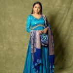 Suma Kanakala Instagram - 🦋 Collaboration with Outfit @nakshatradesignstudio Hair @malla_reddy_hairstylist Photography @_anupphotography #sumakanakala #suma #anchorsuma #anchorsumakanakala #friyay #weekend