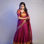 Suma Kanakala Instagram - Happy Monday y’all! ❤️ Styled by @shravyavarma Assisted by @ushacherukuri_ Collaboration with Outfit @sujathagundoju Jewellery @treasureboxoriginals Makeup @madhu_derangula Hair @malla_reddy_hairstylist Photography @swipeupproductions #sumakanakala #suma #anchorsuma #anchorsumakanakala #monday #sumaadda