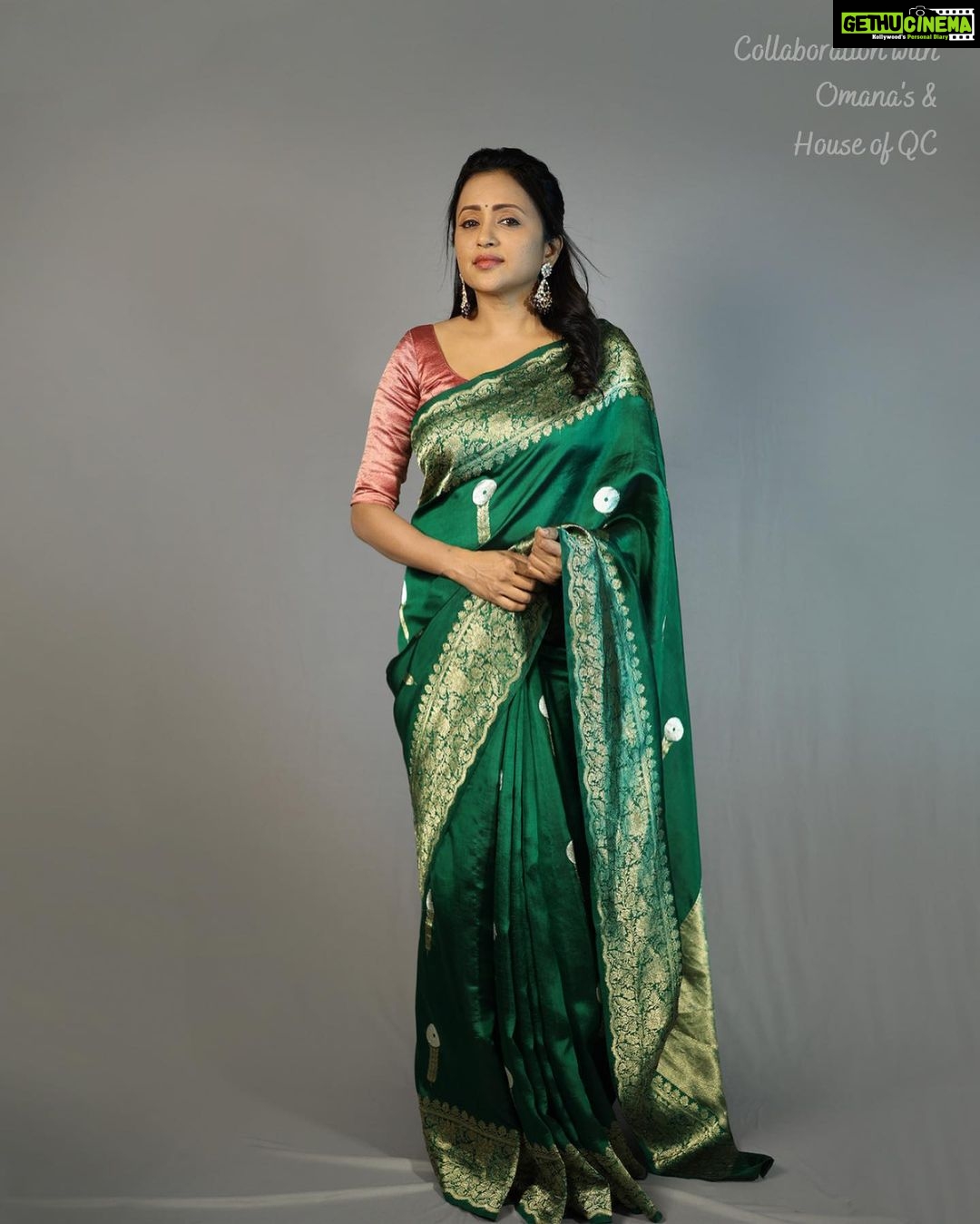 Suma Kanakala Instagram - శ్రీ రామ నవమి శుభాకాంక్షలు 🙏 Styled by @shravyavarma Assisted by @ushacherukuri_ Collaboration with Outfit @omanas_clothing Jewellery @houseofqc Makeup @madhu_derangula Hair @malla_reddy_hairstylist Photography @swipeupproductions #sumakanakala #suma #anchorsumakanakala #saree #festive