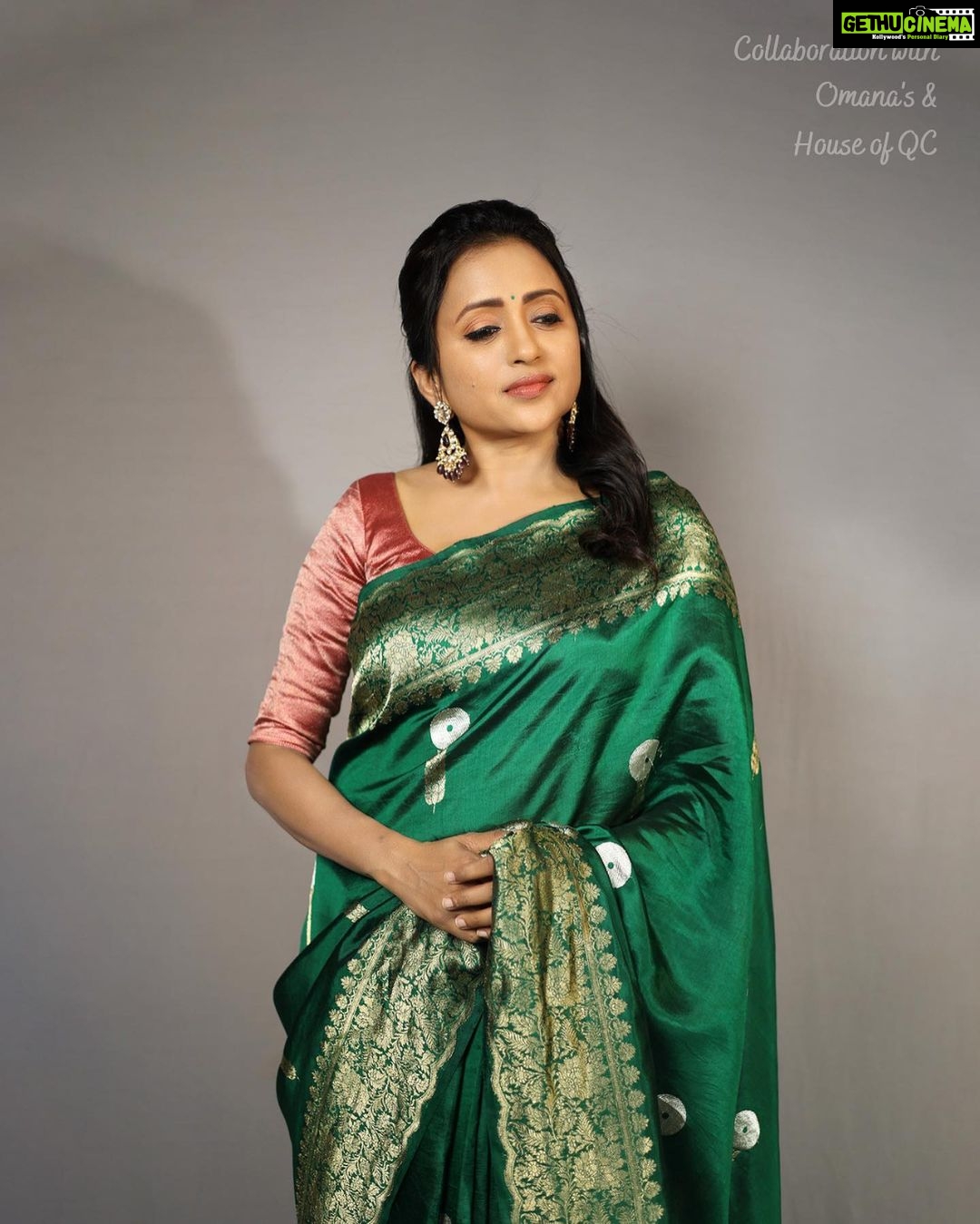 Suma Kanakala Instagram - శ్రీ రామ నవమి శుభాకాంక్షలు 🙏 Styled by @shravyavarma Assisted by @ushacherukuri_ Collaboration with Outfit @omanas_clothing Jewellery @houseofqc Makeup @madhu_derangula Hair @malla_reddy_hairstylist Photography @swipeupproductions #sumakanakala #suma #anchorsumakanakala #saree #festive