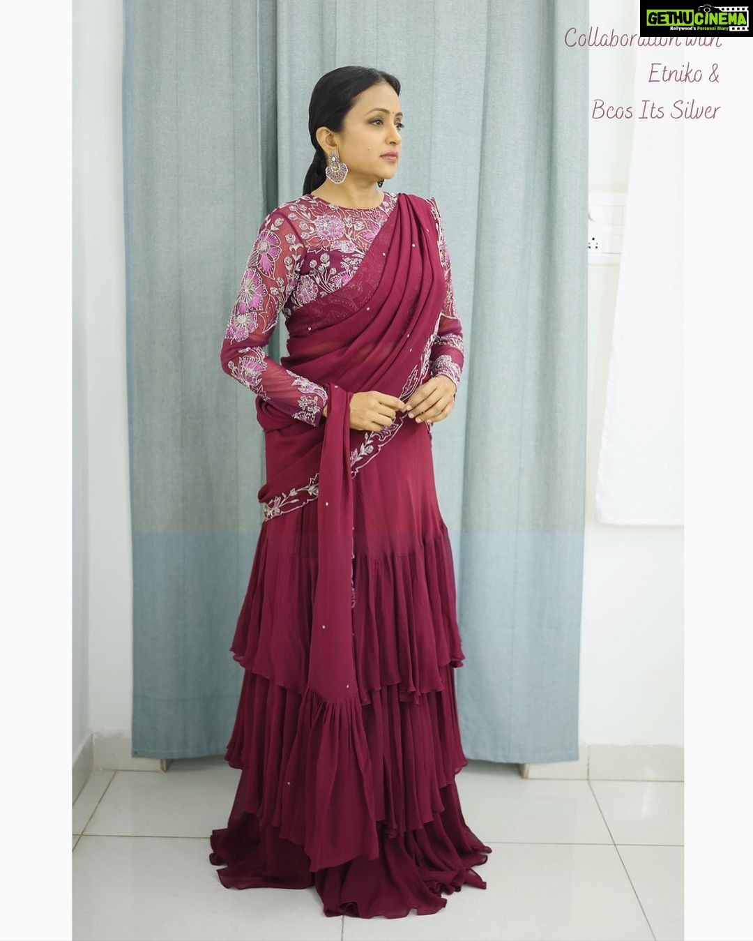 Suma Kanakala Instagram - ✨ Styled by @shravyavarma Assisted by @ushacherukuri_ Collaboration with Outfit @etniko.in Jewellery @bcos_its_silver Makeup @madhu_derangula Hair @malla_reddy_hairstylist Photography @swipeupproductions #sumakanakala #suma #anchorsuma #anchorsumakanakala #ootd