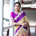Suma Kanakala Instagram - 💜 Styled by @shravyavarma Assisted by @ushacherukuri_ Collaboration with Outfit @nida_hyd Jewellery @bcos_its_silver Makeup @madhu_derangula Hair @malla_reddy_hairstylist Photography @swipeupproductions #sumakanakala #suma #anchorsuma #anchorsumakanakala #sumaadda