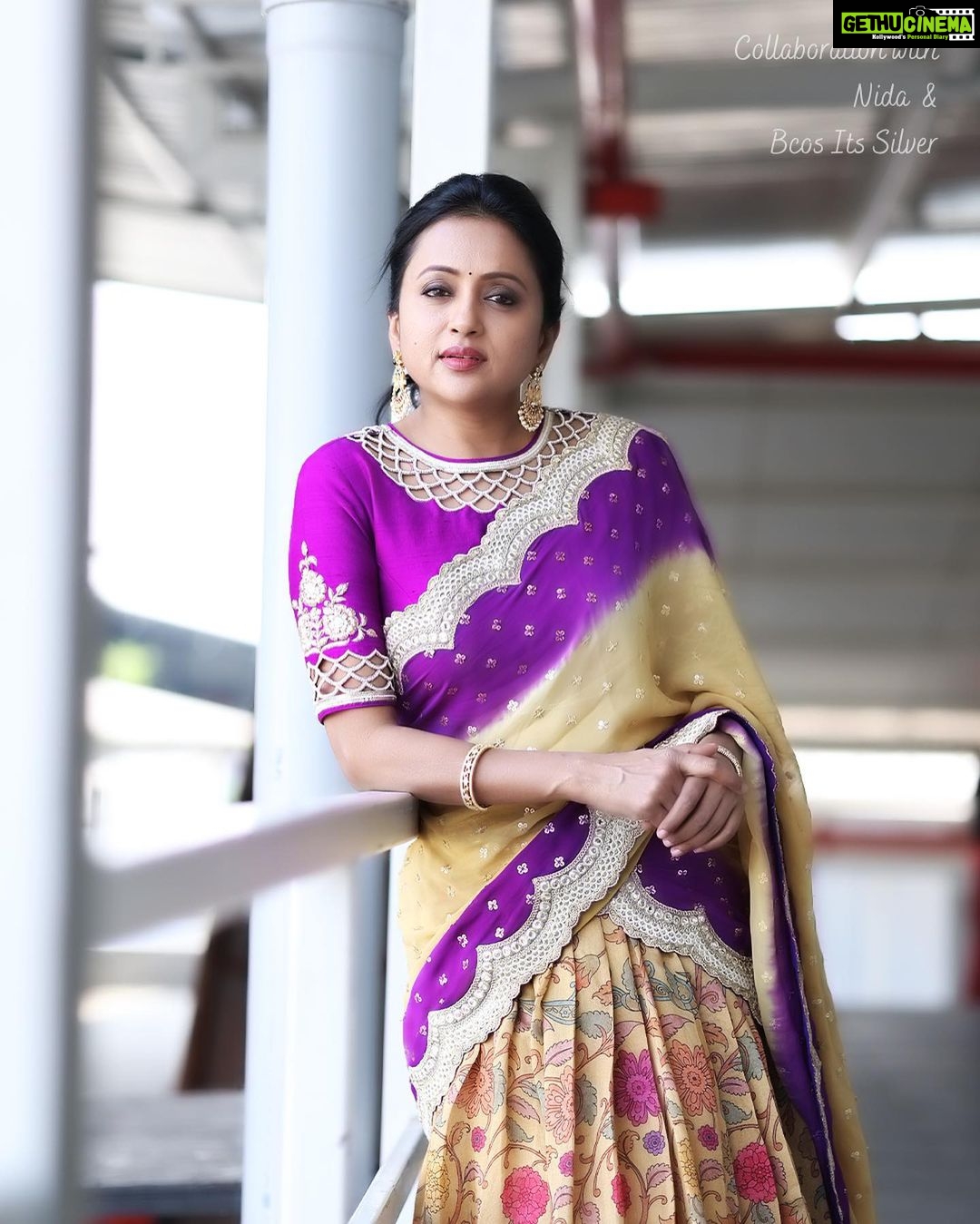 Suma Kanakala Instagram - π Styled by @shravyavarma Assisted by @ushacherukuri_ Collaboration with Outfit @nida_hyd Jewellery @bcos_its_silver Makeup @madhu_derangula Hair @malla_reddy_hairstylist Photography @swipeupproductions #sumakanakala #suma #anchorsuma #anchorsumakanakala #sumaadda