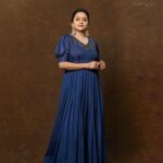 Suma Kanakala Instagram - 💙 Styled by @shravyavarma Assisted by @ushacherukuri_ Collaboration with Outfit @sujathagundoju Jewellery @houseofqc Makeup @madhu_derangula Hair @malla_reddy_hairstylist Photography @_anupphotography Edit @swipeupproductions #sumakanakala #suma #anchorsuma #anchorsumakanakala #ootd