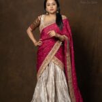 Suma Kanakala Instagram - In love with present weather at Hyd ☁️ Is it the same at your place? Styled by @shravyavarma Assisted by @ushacherukuri_ Collaboration with Outfit @nida_hyd Jewellery @bcos_its_silver Makeup @madhu_derangula Hair @malla_reddy_hairstylist Photography @_anupphotography #sumakanakala #suma #anchorsuma #anchorsumakanakala #ootd #throwbackthursday #sumaadda