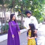 Suma Kanakala Instagram - The struggle is real 😈 Ippudu kakapothe December 7th theatres lo pattukundham 😜 Had a FAB time doing this ❤️ Wishing you all a very #HappyDiwali once again! @nameisnani @myrakiarakhanna #HiNanna #HiNannaOnDec7th @VyraEnts
