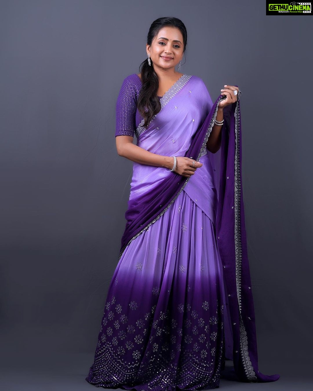 Suma Kanakala Instagram - Everyday is a new opportunity to create a life you love π Styled by @stylebyannapurna Collaboration with Outfit @houseofmudrika Jewellery @shopriyaaofficial Makeup @emraanartistry Hair @thrinath_nambara_ Photography @valmikiramuphotography #sumakanakala #suma #anchorsuma #anchorsumakanakala #sumaadda #mondaymotivation #monday