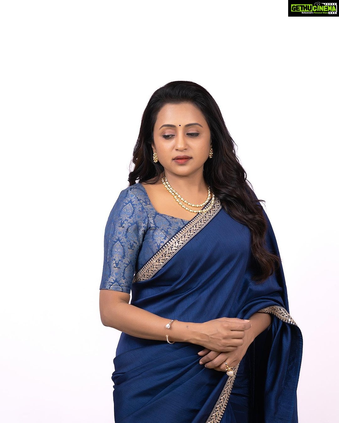 Suma Kanakala Instagram - The only limit is the one you set for yourself ๐ Styled by @stylebyannapurna Collaboration with Outfit @sowniha Jewellery @alluringaccessories.a2 Hair @koduruamarnath Photography @valmikiramuphotography #sumakanakala #suma #anchorsuma #anchorsumakanakala #wednesdaywisdom #wednesday