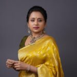 Suma Kanakala Instagram - Wish you all a Happy and Safe Diwali...May the divine light of Diwali brings you peace and happiness 🪔 Styled by @stylebyannapurna Collaboration with Outfit @houseofmudrika Jewellery @alluringaccessories.a2 Hair @koduruamarnath Photography @valmikiramuphotography #sumakanakala #suma #anchorsuma #anchorsumakanakala #kanakalasuma #festive #diwali #deepavali