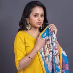 Suma Kanakala Instagram - Success is not final, failure is not fatal; It’s the courage to continue that counts 💛 Styled by @stylebyannapurna Collaboration with Outfit @maramsclothing_official Jewellery @sammohana_by_anushauppaluri Makeup @madhu_derangula Hair @thrinath_nambara_ Photography @valmikiramuphotography #suma #sumakanakala #anchorsuma #anchorsumakanakala #kanakalasuma #friyay #fridayvibes