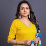 Suma Kanakala Instagram - Success is not final, failure is not fatal; It’s the courage to continue that counts 💛 Styled by @stylebyannapurna Collaboration with Outfit @maramsclothing_official Jewellery @sammohana_by_anushauppaluri Makeup @madhu_derangula Hair @thrinath_nambara_ Photography @valmikiramuphotography #suma #sumakanakala #anchorsuma #anchorsumakanakala #kanakalasuma #friyay #fridayvibes