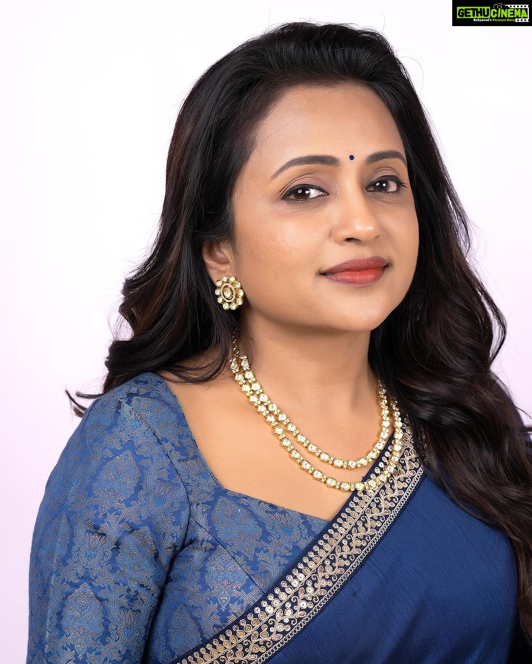 Suma Kanakala Instagram - The only limit is the one you set for yourself ๐ Styled by @stylebyannapurna Collaboration with Outfit @sowniha Jewellery @alluringaccessories.a2 Hair @koduruamarnath Photography @valmikiramuphotography #sumakanakala #suma #anchorsuma #anchorsumakanakala #wednesdaywisdom #wednesday