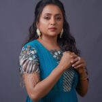Suma Kanakala Instagram - You have the power to write your own story; make it a best seller. Styled by @stylebyannapurna Collaboration with Outfit @tejaswinireddy_couture Ear hangings @houseofqc Bracelet & Rings @thetrinkaholic Makeup @emraanartistry Hair @koduruamarnath Photography @valmikiramuphotography #sumakanakala #suma #anchorsuma #anchorsumakanakala #sunday #sundayvibes