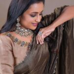 Suma Kanakala Instagram - Confidence is your best outfit; rock it and own it… Styled by @stylebyannapurna Collaboration with Outfits @ansyalabel_al Jewellery @shopriyaaofficial Makeup @emraanartistry Hair @malla_reddy_hairstylist Photography @valmikiramuphotography #sumakanakala #suma #anchorsuma #anchorsumakanakala #wednesdaywisdom #wednesday