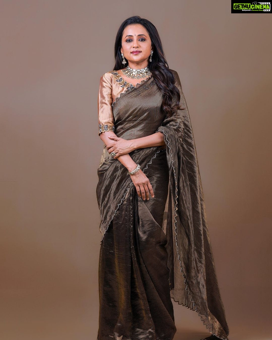 Suma Kanakala Instagram - Confidence is your best outfit; rock it and own it… Styled by @stylebyannapurna Collaboration with Outfits @ansyalabel_al Jewellery @shopriyaaofficial Makeup @emraanartistry Hair @malla_reddy_hairstylist Photography @valmikiramuphotography #sumakanakala #suma #anchorsuma #anchorsumakanakala #wednesdaywisdom #wednesday