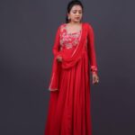 Suma Kanakala Instagram - Choose kindness, and sprinkle some positivity into your week ❤️ Styled by @stylebyannapurna Style team @i.deekshasetti Collaboration with Outfit @nh_designs__ Jewellery @shopriyaaofficial Hair @koduruamarnath Photography @valmikiramuphotography #sumakanakala #suma #anchorsuma #tuesdaythoughts #anchorsumakanakala #throwbacktuesday