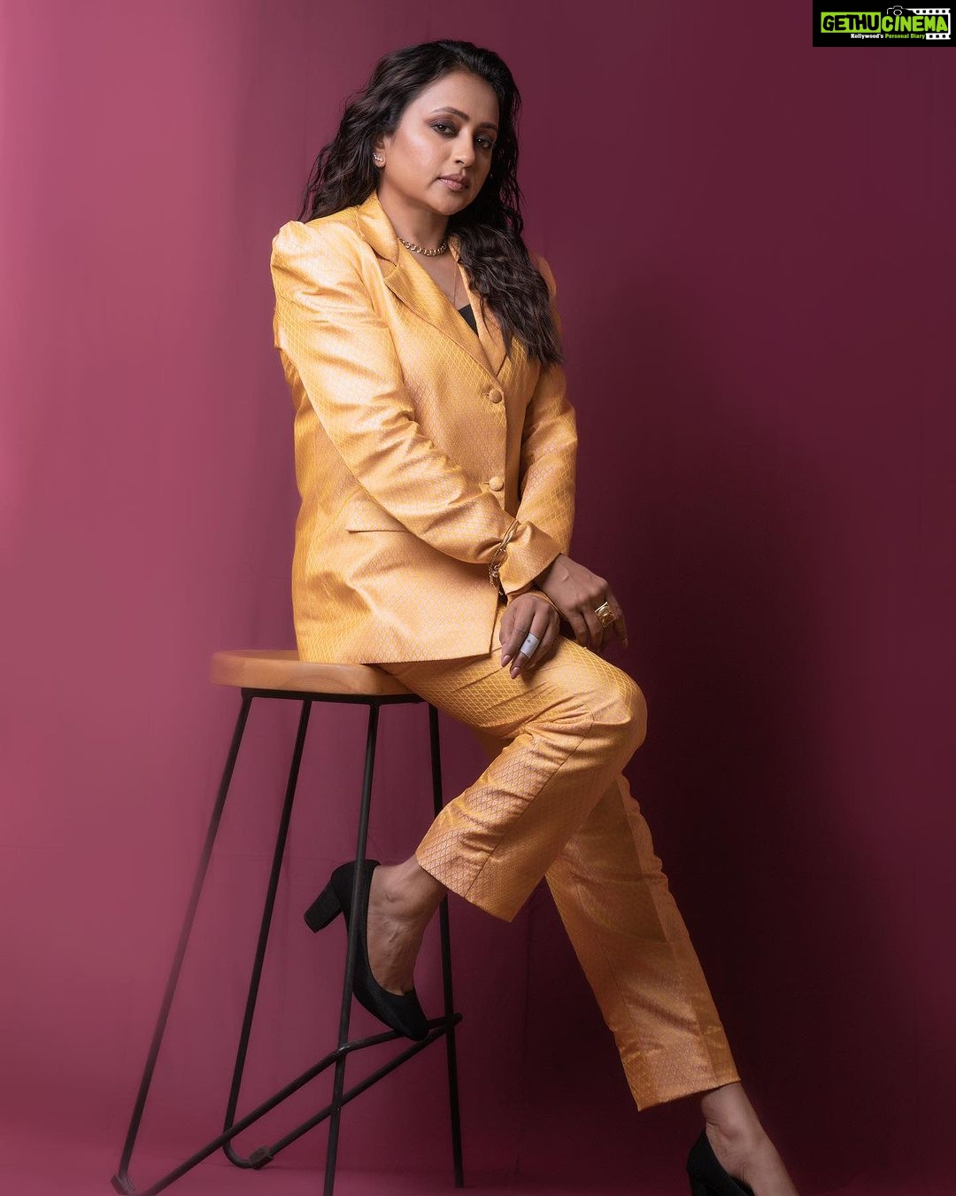 Suma Kanakala Instagram - These pics are from MAD Movie event, I’ve watched #MAD Movie today, it was a full fun ride…full paisa vasool. 😍😍 Styled by @stylebyannapurna Collaboration with Outfit @houseofmudrika Jewellery @alluringaccessories.a2 Makeup & Nails @emraanartistry Hair @koduruamarnath Photography @valmikiramuphotography #suma #sumakanakala #anchorsuma #madprereleaseevent #throwback