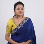 Suma Kanakala Instagram - A day to refuel your soul and be grateful for the week ahead #sunday Styled by @stylebyannapurna Collaboration with Outfit @tejaswinireddy_couture Jewellery @alluringaccessories.a2 Makeup @madhu_derangula Hair @koduruamarnath Photography @valmikiramuphotography #sumakanakala #suma #anchorsuma #anchorsumakanakala #sumaadda #sundayinspiration