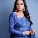 Suma Kanakala Instagram - Embrace the journey, and you will reach your destination 💙 Styled by @officialanahita Style Team @pranathivarma.k Collaboration with Outfit @designerkavitaagarwal Jewellery @adornablesbysonalimehra Makeup @madhu_derangula Hair @chinnisrinu_stylist Photography @valmikiramuphotography #sumakanakala #anchorsuma #anchorsumakanakala #sumaadda #wednesday #wednesdaywisdom