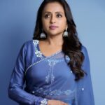 Suma Kanakala Instagram - Embrace the journey, and you will reach your destination 💙 Styled by @officialanahita Style Team @pranathivarma.k Collaboration with Outfit @designerkavitaagarwal Jewellery @adornablesbysonalimehra Makeup @madhu_derangula Hair @chinnisrinu_stylist Photography @valmikiramuphotography #sumakanakala #anchorsuma #anchorsumakanakala #sumaadda #wednesday #wednesdaywisdom