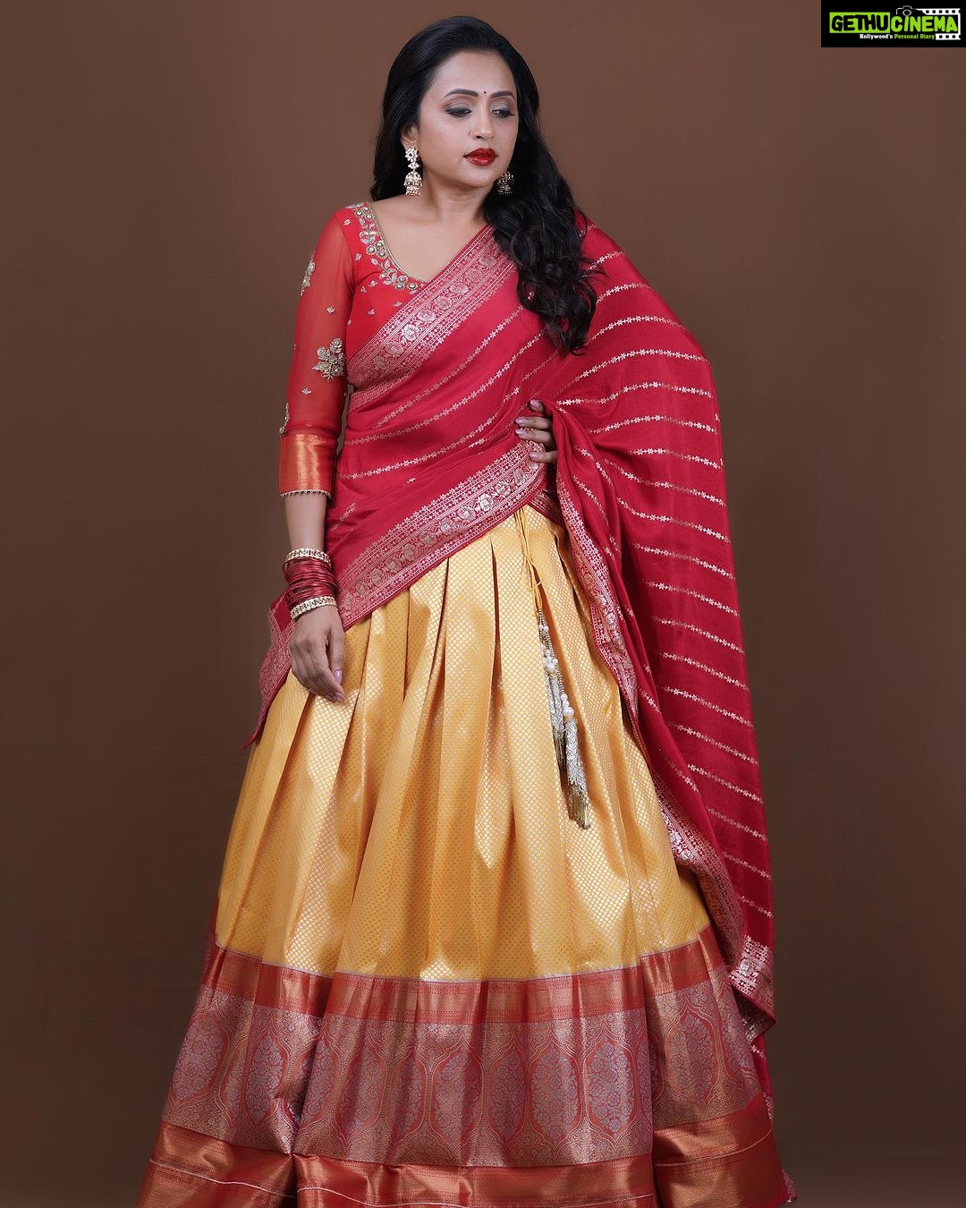 Suma Kanakala Instagram - ❤️ Styled by @officialanahita Style Team @pranathivarma.k Collaboration with Lehanga @archithanarayanamofficial Dupatta @diva_designer_studio_ Jewellery @adornablesbysonalimehra Makeup & Nails @emraanartistry Hair @malla_reddy_hairstylist Photography @valmikiramuphotography #suma #sumakanakala #anchorsuma #anchorsumakanakala #sumaadda #throwback #thursday