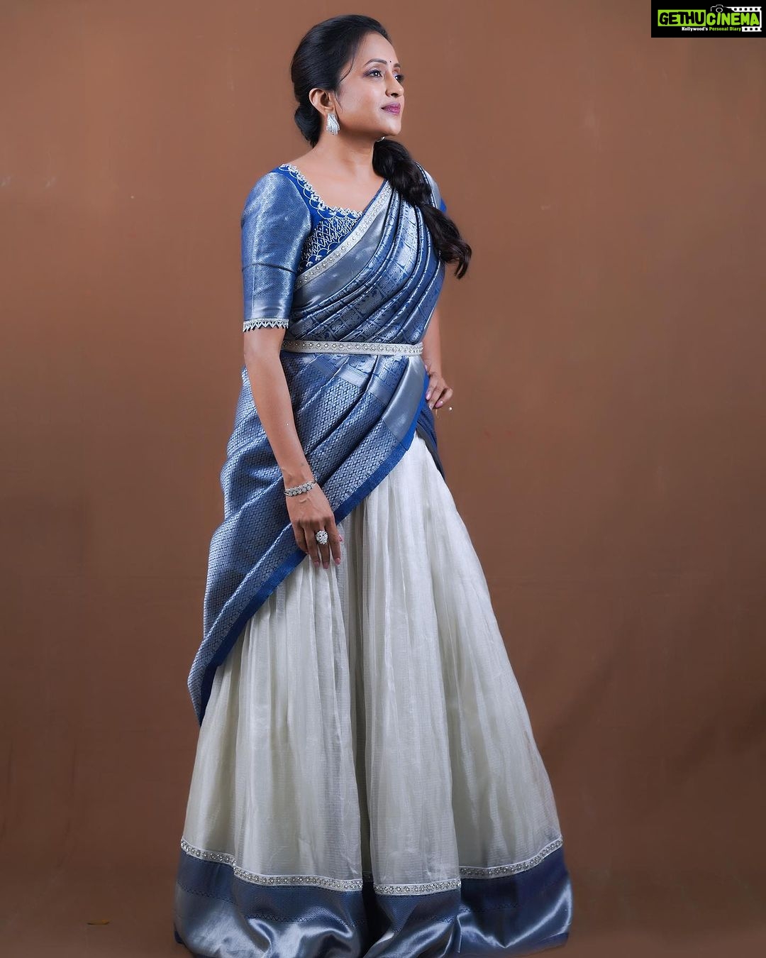 Suma Kanakala Instagram - 💙 Styled by @officialanahita Style Team @pranathivarma.k Collaboration with Outfit @feathersbtq Jewellery @adornablesbysonalimehra Makeup & Nails @emraanartistry Hair @malla_reddy_hairstylist Photography @valmikiramuphotography #sumakanakala #suma #anchorsuma #anchorsumakanakala #sumaadda
