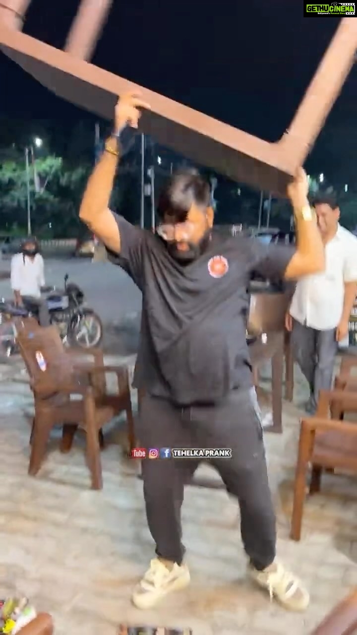 Sunny Arya Instagram - Youtuber ने गुस्से मे शॉप का सारा सामान तोड़ डाला 😡#Tehelkaprank #SunnyArya #TehelkaBhai #biggboss17 #jiocinema #biggboss
