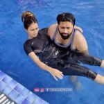Sunny Arya Instagram - पानी के ऊपर सोना होतो ये तरीका अपनाये 😳 #Tehelkaprank #SunnyArya #tehelkabhai #tehelkhaprank #sunnyarya #biggboss17 #jiocinema