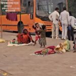 Sunny Arya Instagram - दीपिका ने ठंड में ठिठुरते गरीब बच्चों को बांटे कपड़े #tehelkaprank #prank #reel #reelitfeelit #reelvideo #reelindia #help #helpmehelpyou #biggboss #tehelkabhai #biggboss17