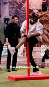 Sunny Arya Instagram - Hai kya koi Takkar me 🤣 #Tehelkaprank #SunnyArya
#TehelkaBhai #biggboss17 #jiocinema #biggboss #bb17