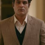 Sunny Hinduja Instagram - Sandeep Bhaiya ko dard toh hua, lekin kaam aur dosti main se chunna mushkil haina? #AspirantsOnPrime, streaming now! @theviralfever @primevideoin @naveenkasturia @abhilashthapliyal @shivankit_parihar @namita_dubey @tengam_celine_koyu @apoorvsinghkarki01 @deepesh_sj @ashutoshchaturvedi #PankajMavchi @arunabhkumar @shreyansh.pandey @koshyvijay