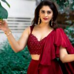 Surabhi Instagram - Wishing you all a Happy Vijayadashmi & Happy Dusshera 🌼🪔 : : : : : : : : : : : : Styled by @impriyankasahajananda Outfit @niabynikitha Makeup @glitteraisestudio Hair @seena_hair143 Accessories @kushalsfashionjewellery 📸 @verendar_photography #styledbypriyankasahajananda