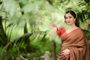 Surabhi Santosh Instagram - Gonna be lit this Diwali 🔥 

Photographer- @anandu._ps 
Saree and Blouse- @labeldesiromance 
Jewellery - @labeldesiromance 
Styling- @kavithasantosh29 

#Oomph #SexyinSaree #CottonSaree #silkcottonsarees #Sareetrends #2023sareescollection #weddinginspo #indianweddingoutfits #sareeoutfitideas #sareedraping #sareeandblouse #sareeblousedesigns #latestsarees #embroideredblouse #contrastblouse #indiantrends #trendingreels #reelsoninstagram #sareereels #Diwali2023