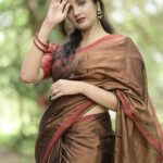 Surabhi Santosh Instagram - She was a beautiful dream that could never be forgotten and that was his biggest nightmare ✨ Photographer- @anandu._ps Saree- @labeldesiromance Jewellery - @labeldesiromance Styling- @kavithasantosh29 #Oomph #SexyinSaree #CottonSaree #Greensaree #Sareetrends #sareein2023 Ernakulam,Kochi