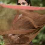 Surabhi Santosh Instagram – She was a beautiful dream that could never be forgotten and that was his biggest nightmare ✨ 

Photographer- @anandu._ps 
Saree- @labeldesiromance 
Jewellery – @labeldesiromance 
Styling- @kavithasantosh29 

#Oomph #SexyinSaree #CottonSaree #Greensaree #Sareetrends #sareein2023 Ernakulam,Kochi