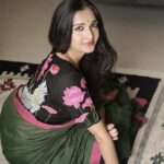Surabhi Santosh Instagram - The kind of beauty I want is the hard to get kind, the one that comes from within- strength, courage and dignity ✨❣️ Photographer- @anandu._ps Saree and Blouse- @labeldesiromance Jewellery - @labeldesiromance Styling- @kavithasantosh29 #Oomph #SexyinSaree #CottonSaree #Greensaree #Sareetrends #sareein2023 #weddinginspo #indianweddingoutfits #sareeoutfitideas #sareedraping #sareeandblouse #sareeblousedesigns #embroideredblouse #contrastblouse